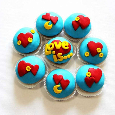 Капкейки "Love is..." купить - усть-илимск.сладкоежкин.рф